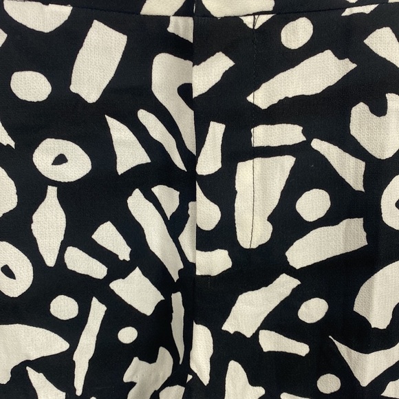 Urban Outfitters Alice + UO Black and White Eilis Geo Print Shorts - Size 10 - Picture 3 of 11